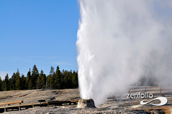 beehive geyser eruption,2012.