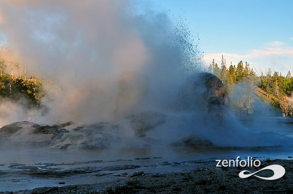 grotto geyser eruption,2012.