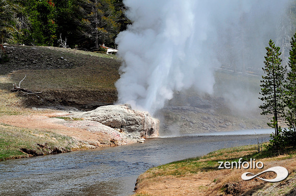 riverside geyser eruption,2012.