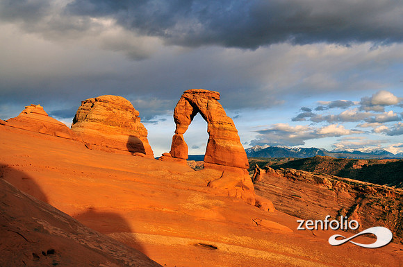 delicate arch sunset.
