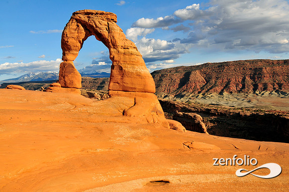 delicate arch late afternoon.
